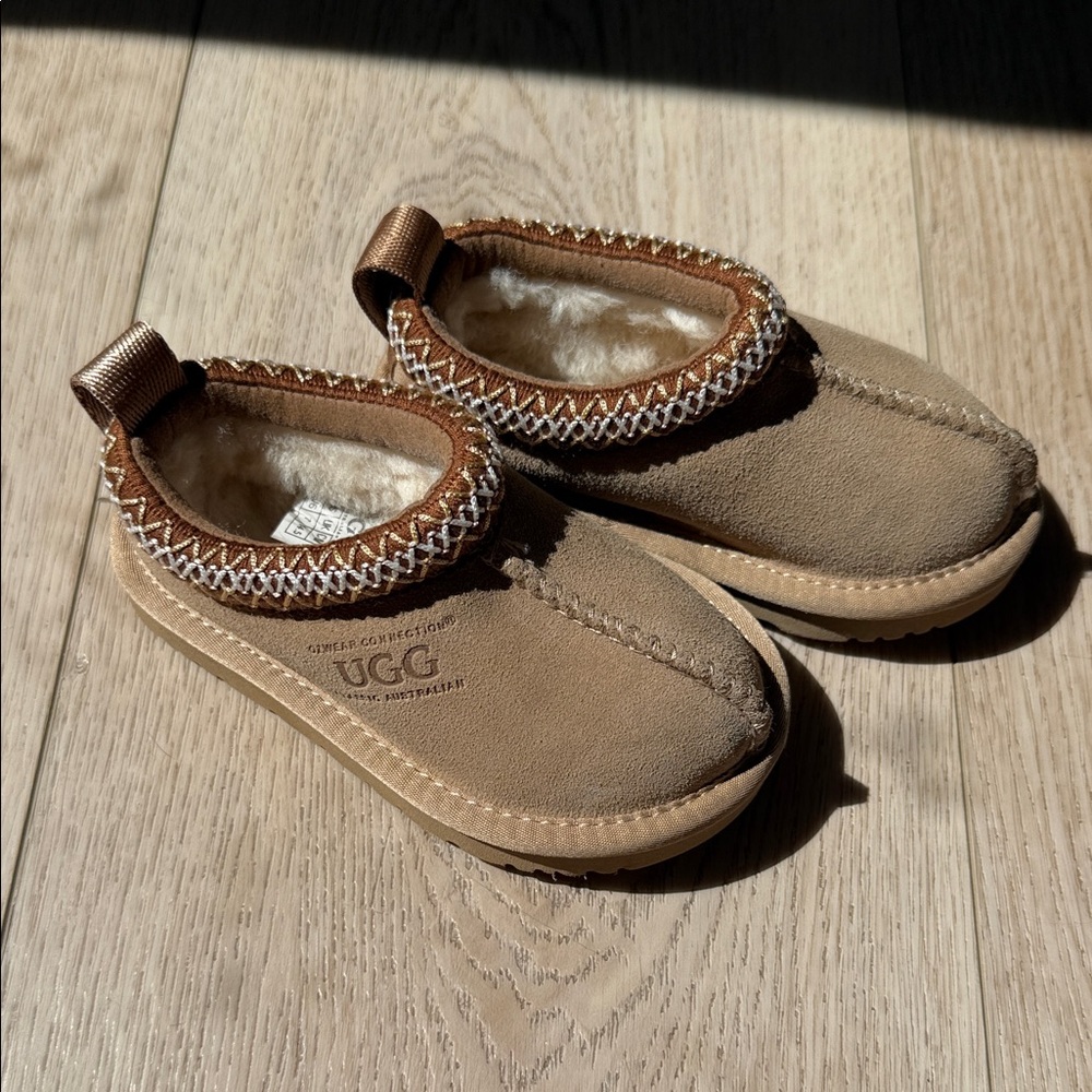 UGG Kids Chestnut Tan Shearling-Lined Slip-On Slippers